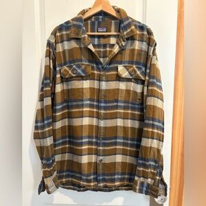 Patagonia Men’s Organic Cotton Mid Weight Button Down Flannel Shirt Size Large